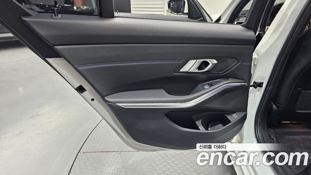 BMW 3-Series 2021 — photo 15