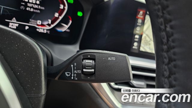BMW 3-Series 2021 — photo 28