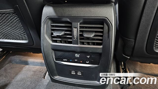 BMW 3-Series 2021 — photo 31