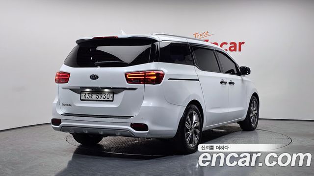 Kia Canival 2019 — photo 2
