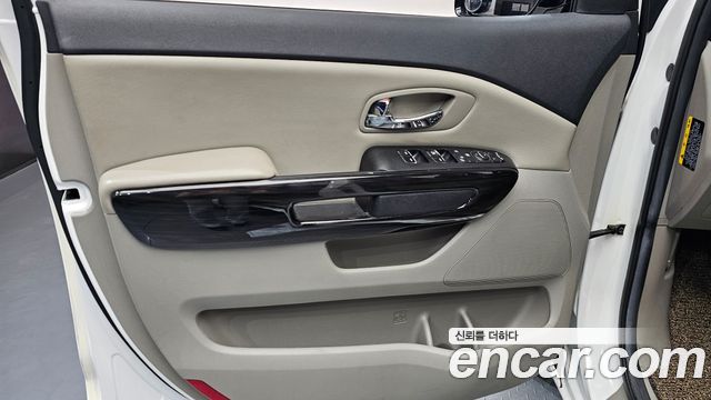 Kia Canival 2019 — photo 14