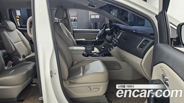 Kia Canival 2019 — photo 16