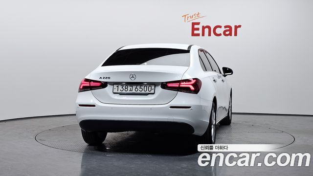 Mercedes-Benz A-Class 2020 — photo 4