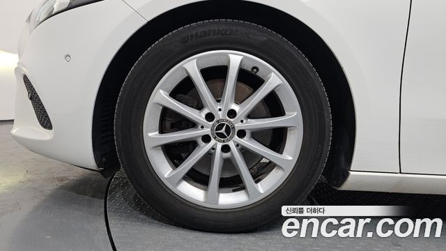 Mercedes-Benz A-Class 2020 — photo 5
