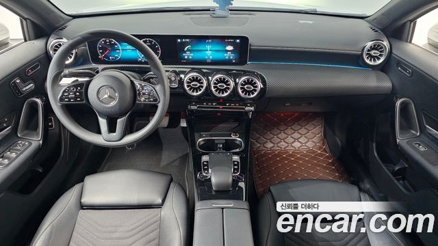 Mercedes-Benz A-Class 2020 — photo 10