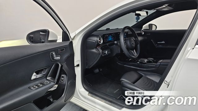 Mercedes-Benz A-Class 2020 — photo 13