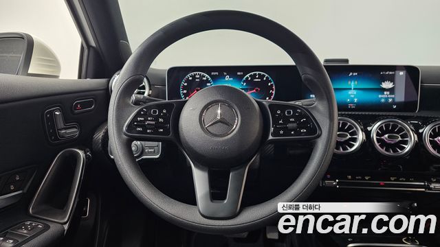 Mercedes-Benz A-Class 2020 — photo 18
