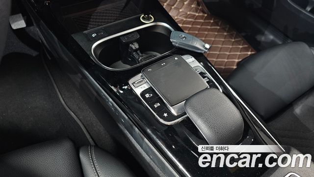 Mercedes-Benz A-Class 2020 — photo 25