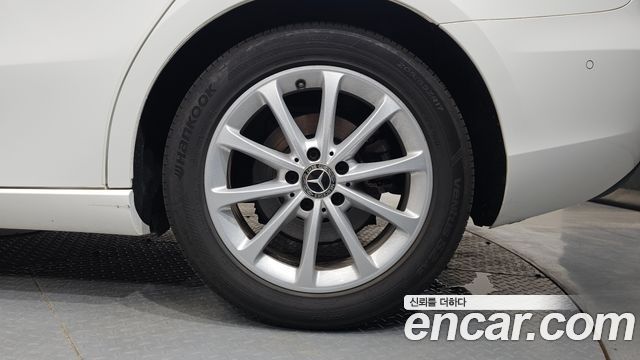 Mercedes-Benz A-Class 2020 — photo 7