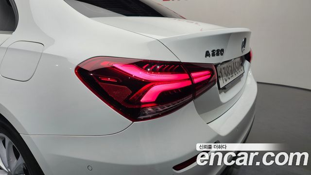 Mercedes-Benz A-Class 2020 — photo 9