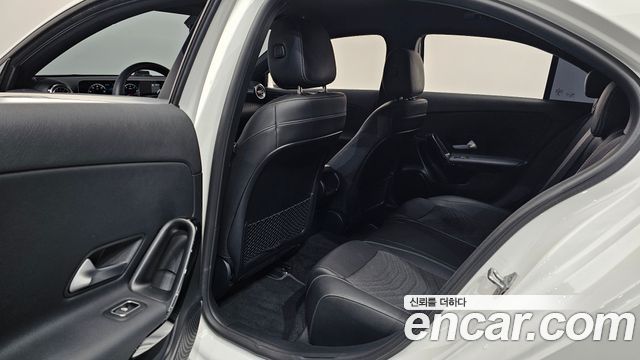 Mercedes-Benz A-Class 2020 — photo 27