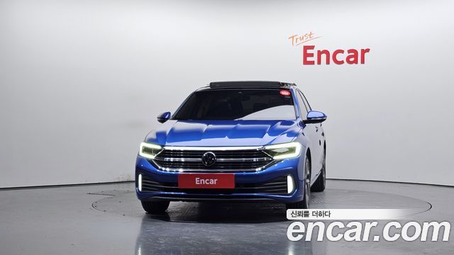 Volkswagen Jetta 2023 — photo 3