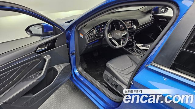Volkswagen Jetta 2023 — photo 10