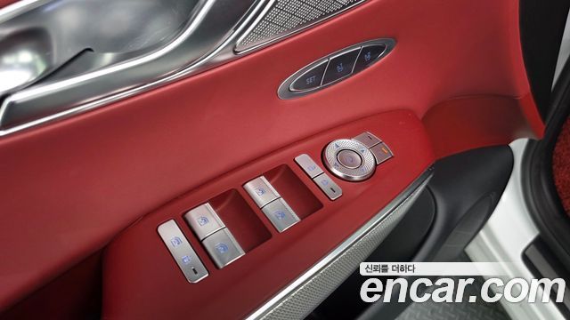 Genesis GV70 2021 — photo 28