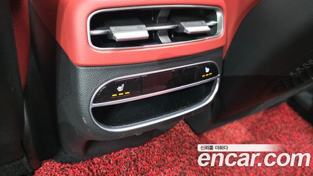 Genesis GV70 2021 — photo 31