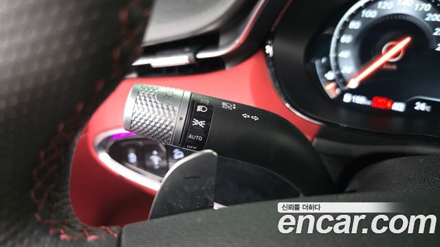 Genesis GV70 2021 — photo 36