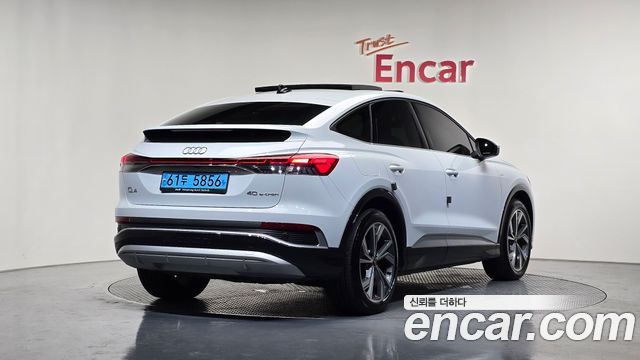 Audi Q4 e-tron 2022 — photo 2