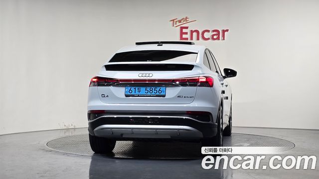 Audi Q4 e-tron 2022 — photo 4