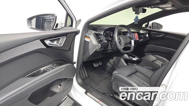 Audi Q4 e-tron 2022 — photo 13