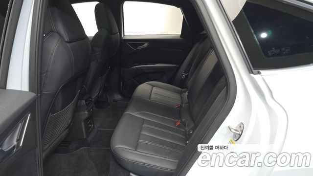 Audi Q4 e-tron 2022 — photo 17
