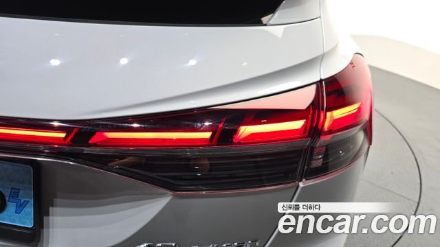Audi Q4 e-tron 2022 — photo 9