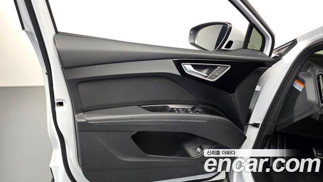 Audi Q4 e-tron 2022 — photo 14