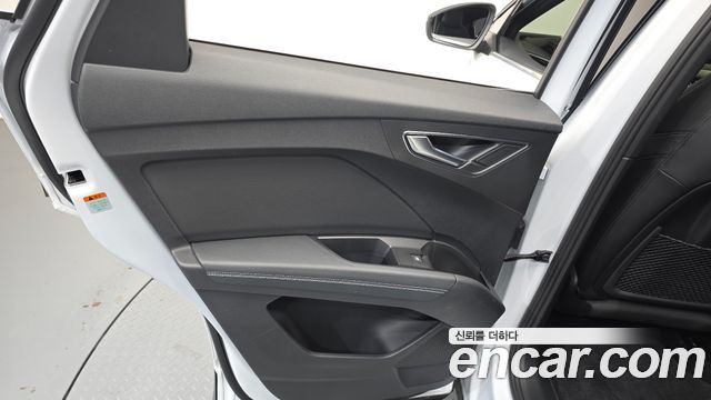 Audi Q4 e-tron 2022 — photo 15