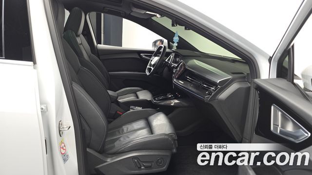 Audi Q4 e-tron 2022 — photo 16
