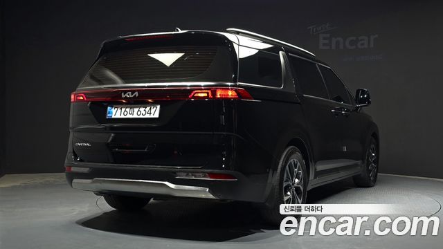 Kia Canival 2023 — photo 2