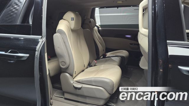 Kia Canival 2023 — photo 12