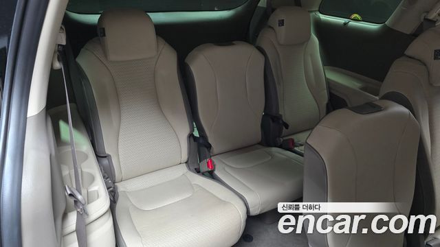 Kia Canival 2023 — photo 13