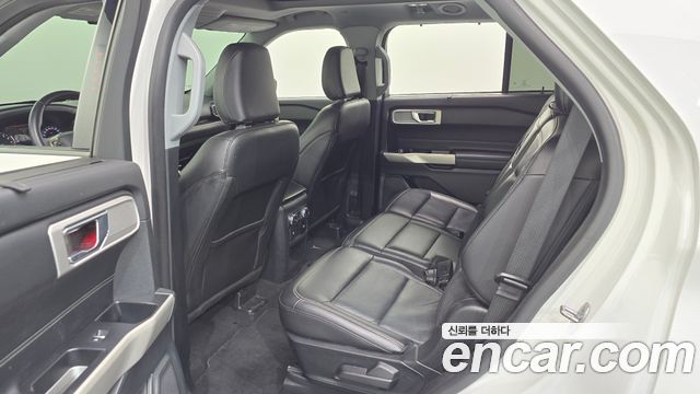 Ford Explorer 2021 — photo 17