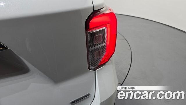 Ford Explorer 2021 — photo 9