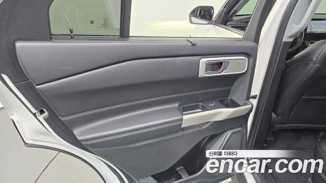 Ford Explorer 2021 — photo 15
