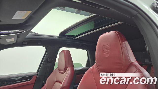 Porsche Cayenne 2019 — photo 16