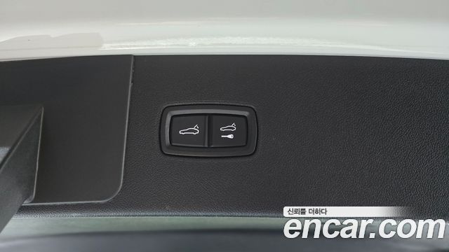 Porsche Cayenne 2019 — photo 17
