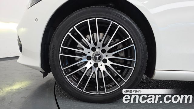 Mercedes-Benz C-Class 2022 — photo 5