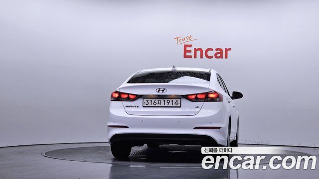 Hyundai AVANTE 2018 — photo 4