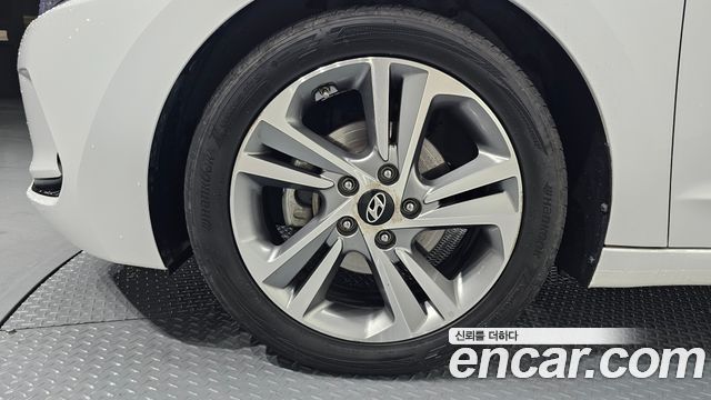 Hyundai AVANTE 2018 — photo 5