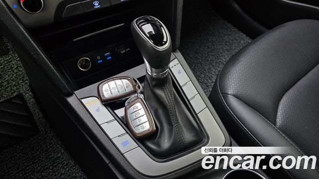 Hyundai AVANTE 2018 — photo 12