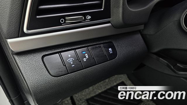 Hyundai AVANTE 2018 — photo 22