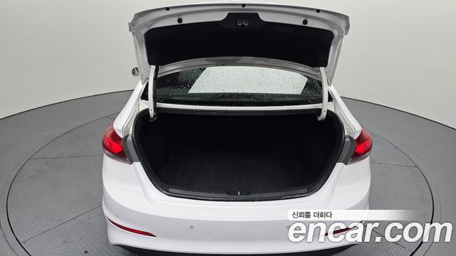 Hyundai AVANTE 2018 — photo 26