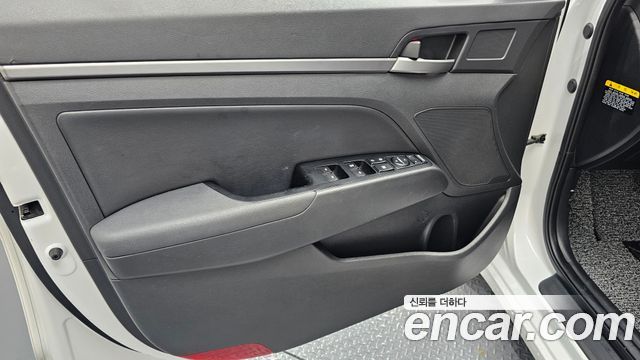 Hyundai AVANTE 2018 — photo 14