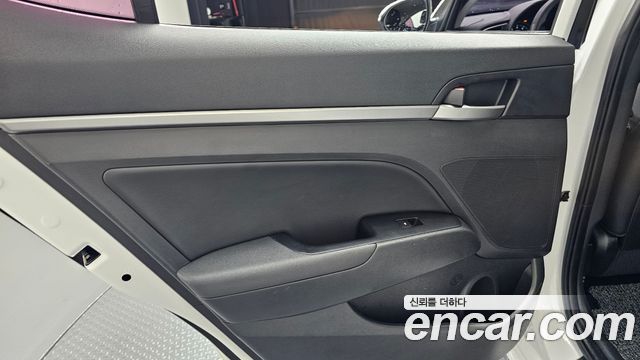 Hyundai AVANTE 2018 — photo 15