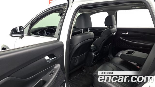 Hyundai Santafe 2023 — photo 18
