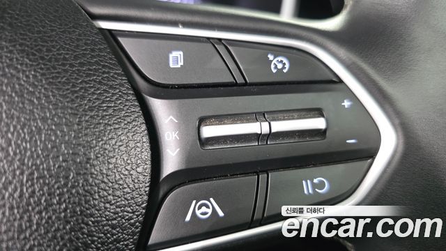 Hyundai Santafe 2023 — photo 25