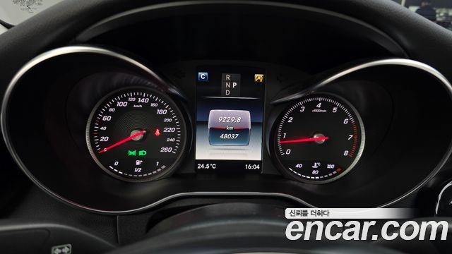 Mercedes-Benz C-Class 2018 — photo 11