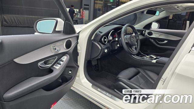 Mercedes-Benz C-Class 2018 — photo 13