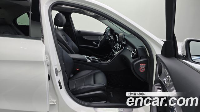 Mercedes-Benz C-Class 2018 — photo 17