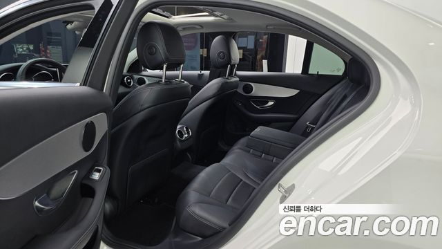 Mercedes-Benz C-Class 2018 — photo 18